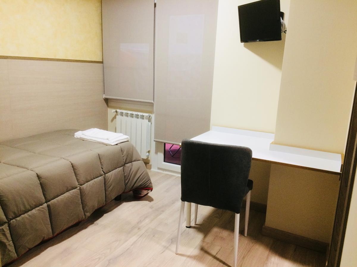 Отель Hostal Oregar Сантьяго-де-Компостела Экстерьер фото